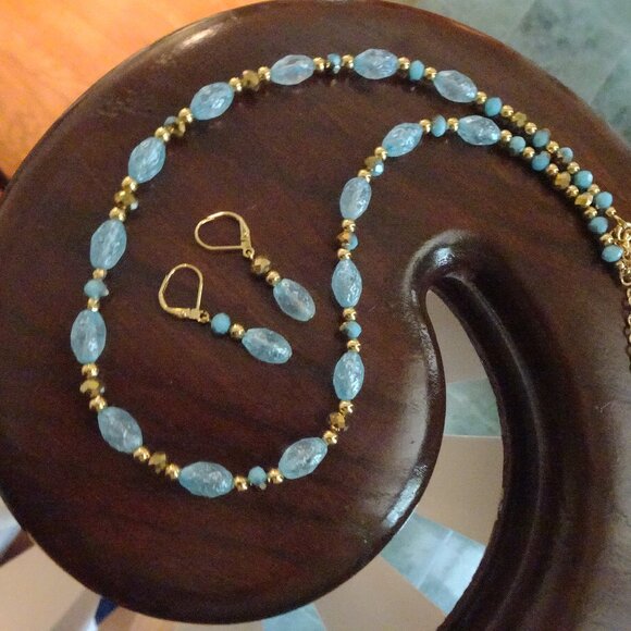 Heavenly handmade necklace/earring set in sky blue - two earring style options - Picture 9 of 11